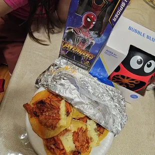 Tacos de pastor 2×1  and the toys they gave my kids