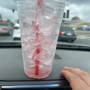 Las agua puro hielo dan.