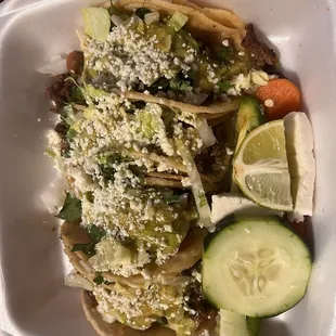 Tacos el Pelón con carne asada