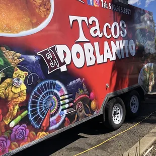 Back side of taco chasis truck.