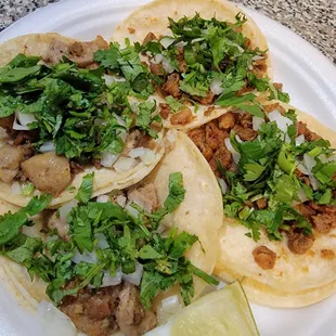 Left: soft tripa tacos Right: crunchy tripa tacos