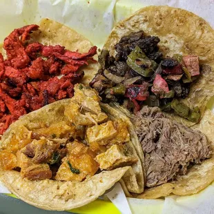 Trompo, Chicharrón, Alambre, Tlaqupaque Tacos | Instagram: @telephonesmoothie