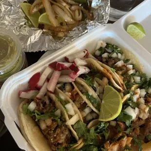 Tacos de asada, pollo, carnitas y pastor!