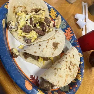 a plate of breakfast food