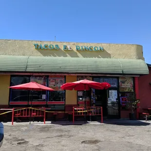 the outside of the restaurant