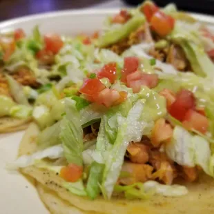 Tacos all pastor c lechuga y tomate