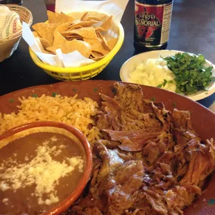 De plano la mejor barbacoa en las Vegas y súper escondido. La última ves que me heche unos tacos a este nivel estaba en el D.F.