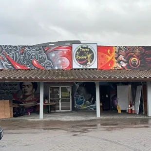 the outside of a taco shop