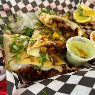 Quesadilla de pastor very delicious and the best agua frescas , everything taste fresh and clean space will alway be coming for tacos here.