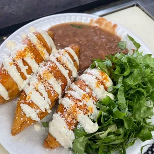 " Mulitas" 
Fritas con papa, carne molida, y quesito!