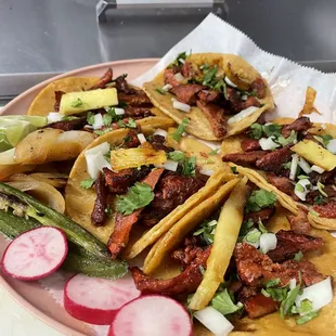 " Street Tacos" Tacos authenticas con tortilla Amarilla,pastor,guacamole, cebolla y cilantro con un toque de piña!