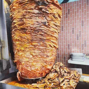 Trompo de Pastor solo aqui en Tacos El Tony