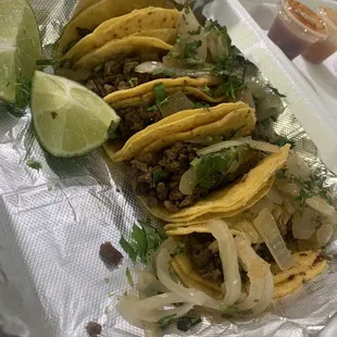Ordene 5 mini tacos de asada y no tiene sabor. I ordered the 5 mini asada tacos and it has no flavor