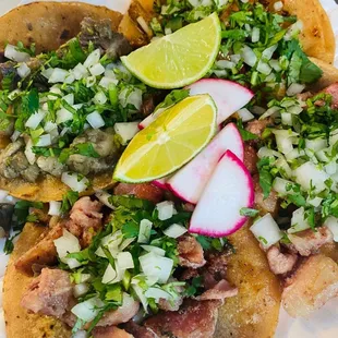 Tacos de cabeza , tripa