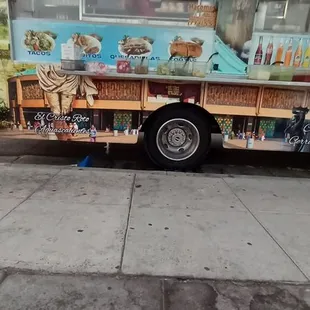 Visitamos 2 o 3 beses por cemana siempre agarro tacos de lengua y suadero muy buenos