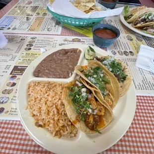 Pollo en Chille Chipotle (Chicken in Chipotle Sauce), Puerco en Salsa Roja (Pork in Red Sauce), and Pastor (Pork).