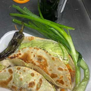 Dos quesadillas de asada
