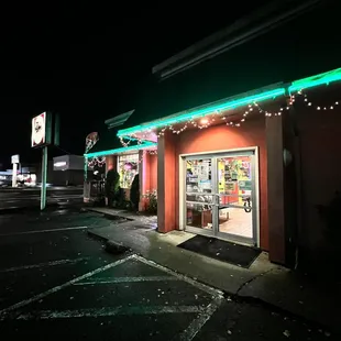 the outside of a restaurant at night