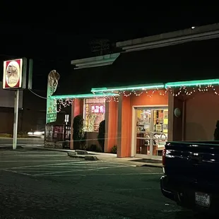 the outside of a restaurant at night