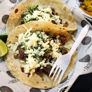 Fajita tacos with cheese.