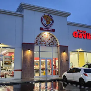 the exterior of a tacos gavilan