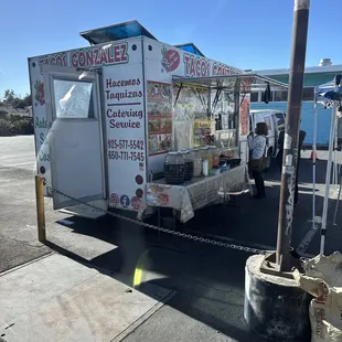Well set up spot great food we had to come back to get more lengua tacos
