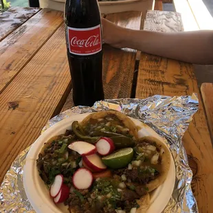 Tacos de Tripa y una bottella de Coca