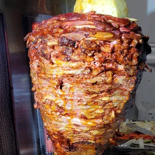 Pastor on a spit. Pastor en el trompo.