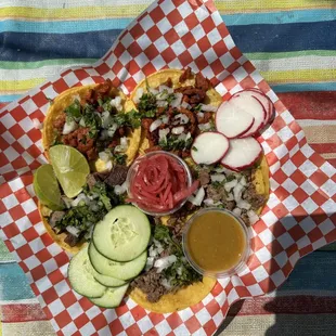 Tacos, carne asada, al pastor, lengua, salsa