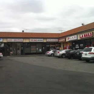 This is the lovely parking lot that houses Tacos Jaliscos #2