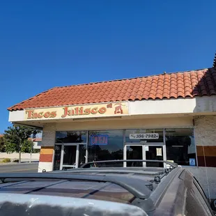 Always pass this place, it's always packed so I finally tried it