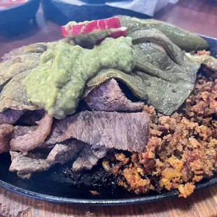 Comalada Carne Asada y Chorizo