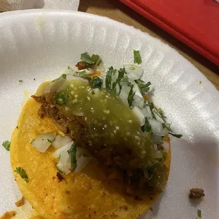Taco alpastor con salsa verde