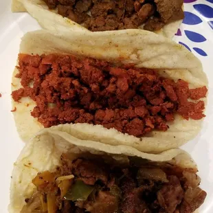 Tacos de carne asada, al pastor, y alambre.