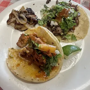 Pollo and asada tacos