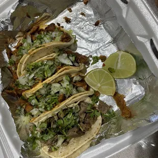 3 tacos de Pastor, 1 taco de Asada