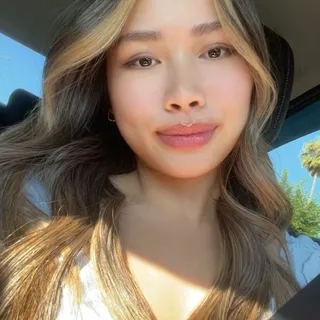 Nhi V.