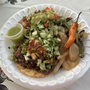 2 tacos on this plate $6 (cabeza and carne asada)