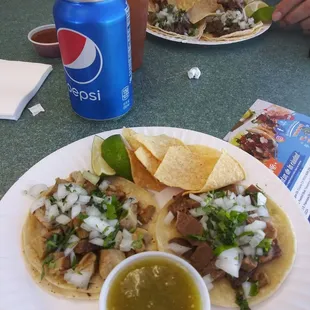 Tacos nolo recomiendo la carne azada esta super salada la lengua no tiene ningun zabor ×nolo recomiendo no tiren su dinero aqui