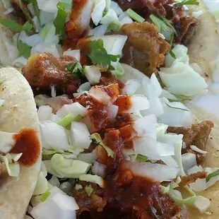 This place has the best tacos de tripas! The tripas are cleaned well so there's no strong after taste and they always come extra crispy.