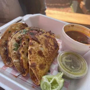 3 Tacos de Quesabirria