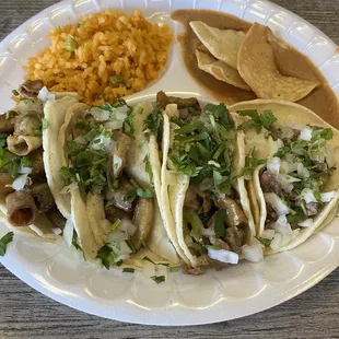 Lunch Special four tacos. 2x tripa 2x asada