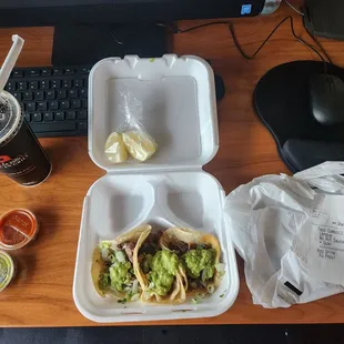 My daughter surprised me with lunch! Lengua was tender and bomb! Guacamole tasted delicious, and the green salsa was spicy. Perfect lunch