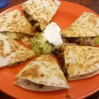 Las Salsas Quesadilla