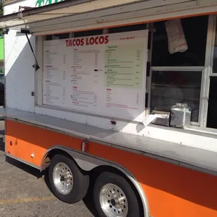 Good tacos, very flavorful meat and fresh veggies. Will definitely come back. Everything is carry out and cash only.
