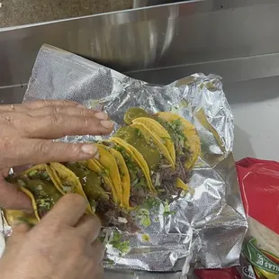 Cabeza (head beef) tacos .