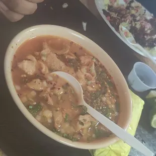 Menudo y 2 sopes