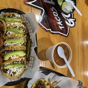 Tacos especiales de bistec  Chiludo de bistec  Frijoles especiales de bistec