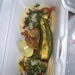 2 tacos Al pastor