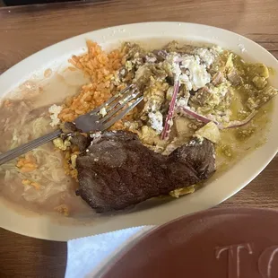 Chilaquiles con carne asada